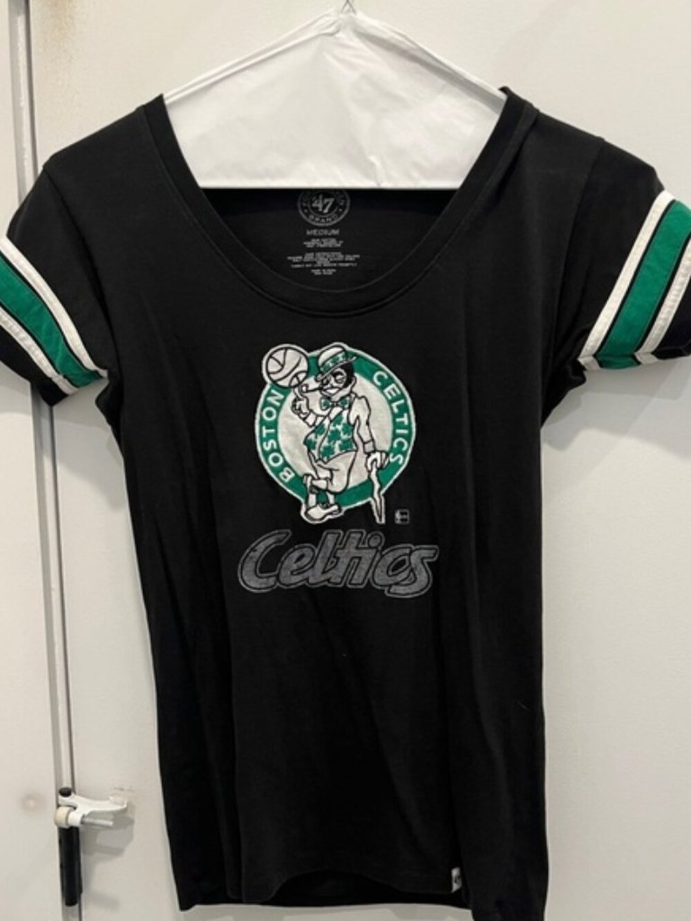'47 Brand Boston Celtics Women's Black Logo Tee with Green Sleeve Stripes